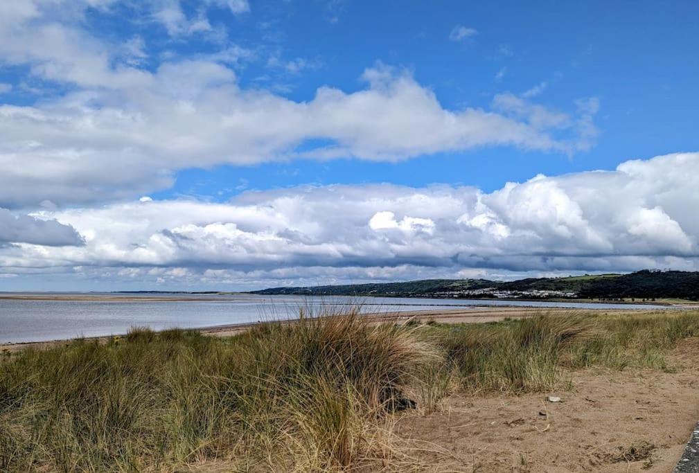 Вилла Coastal Retreat In Carmarthenshire Лланелли Экстерьер фото