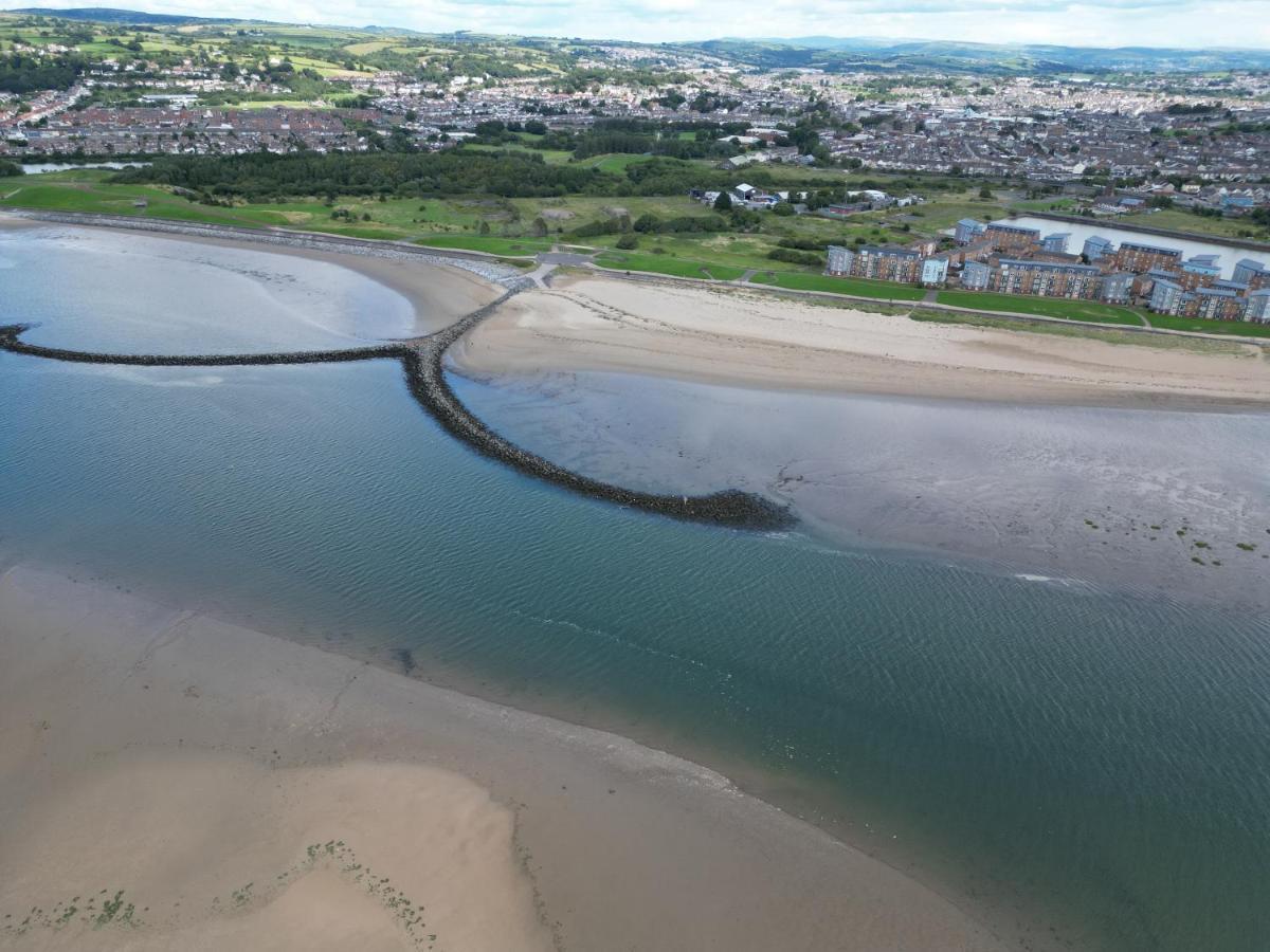 Вилла Coastal Retreat In Carmarthenshire Лланелли Экстерьер фото