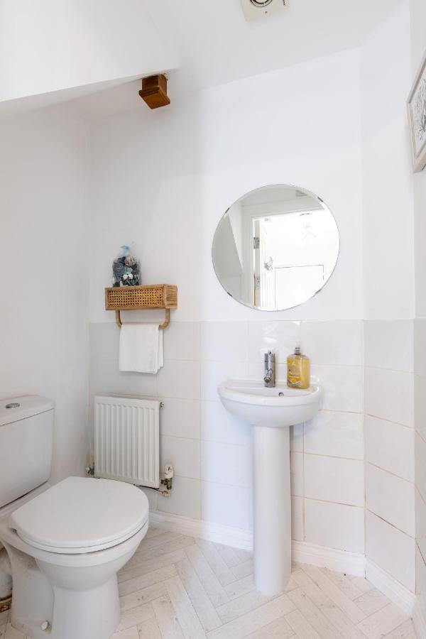 Вилла Coastal Retreat In Carmarthenshire Лланелли Экстерьер фото